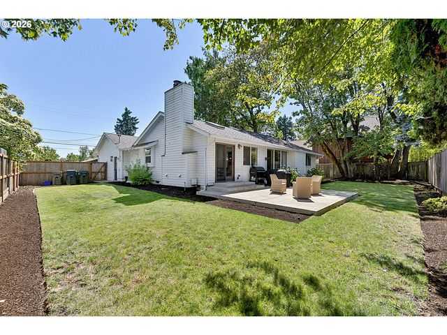 1633 HOLLY Ave, Eugene, OR 97408