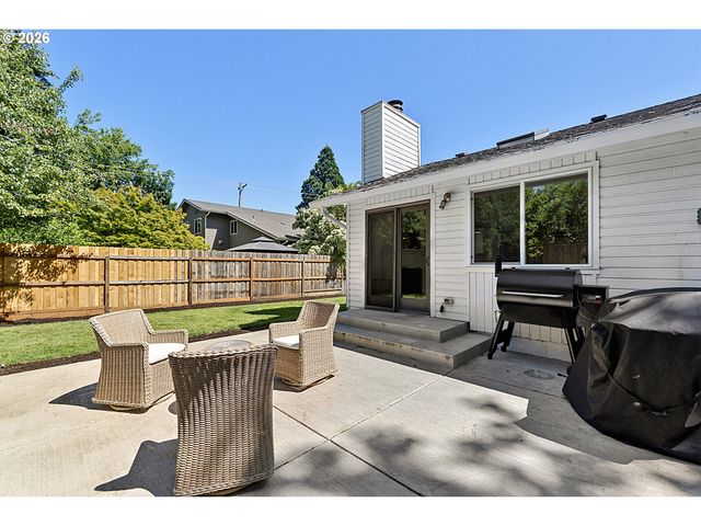 1633 HOLLY Ave, Eugene, OR 97408