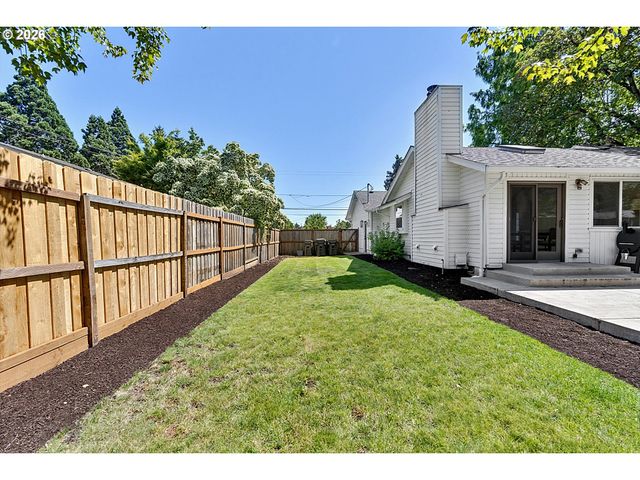 1633 HOLLY Ave, Eugene, OR 97408