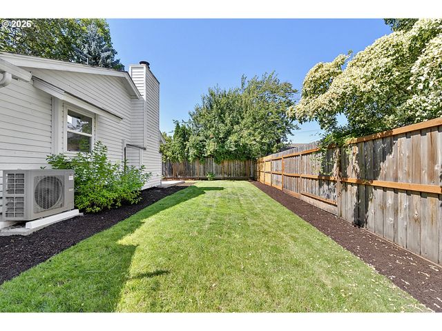 1633 HOLLY Ave, Eugene, OR 97408