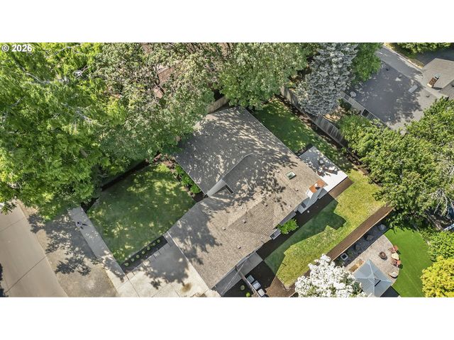 1633 HOLLY Ave, Eugene, OR 97408