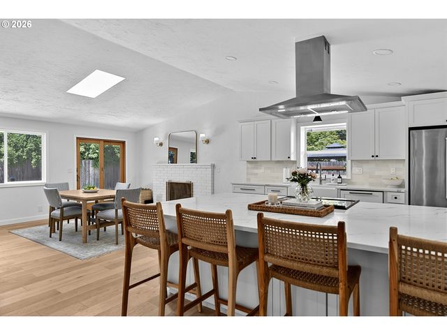 1633 HOLLY Ave, Eugene, OR 97408