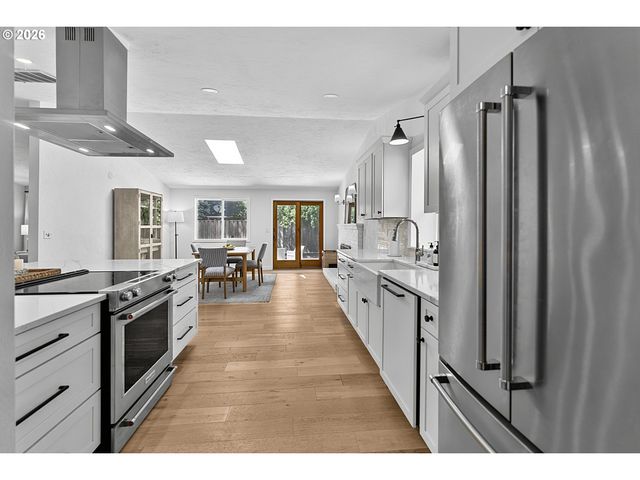 1633 HOLLY Ave, Eugene, OR 97408
