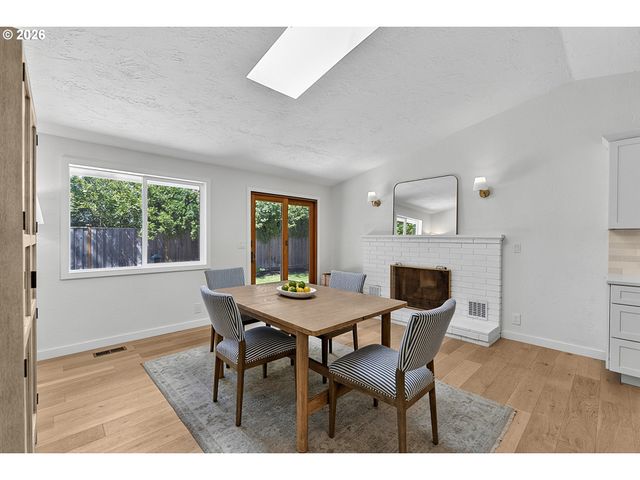 1633 HOLLY Ave, Eugene, OR 97408