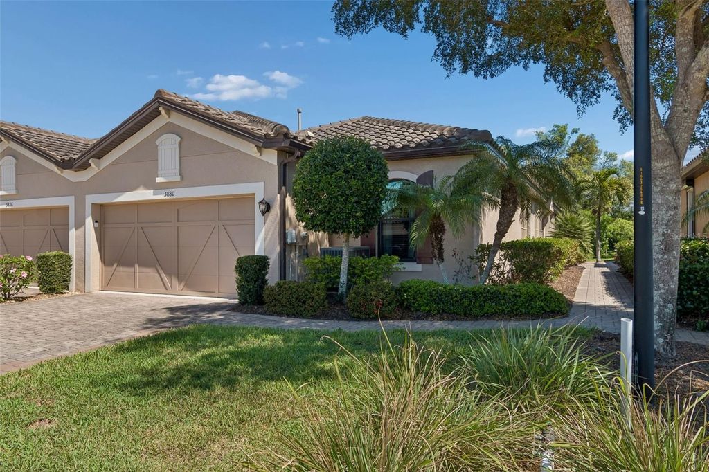 Image 2 of property listing at 5830 CAVANO DRIVE, Sarasota, FL 34231
