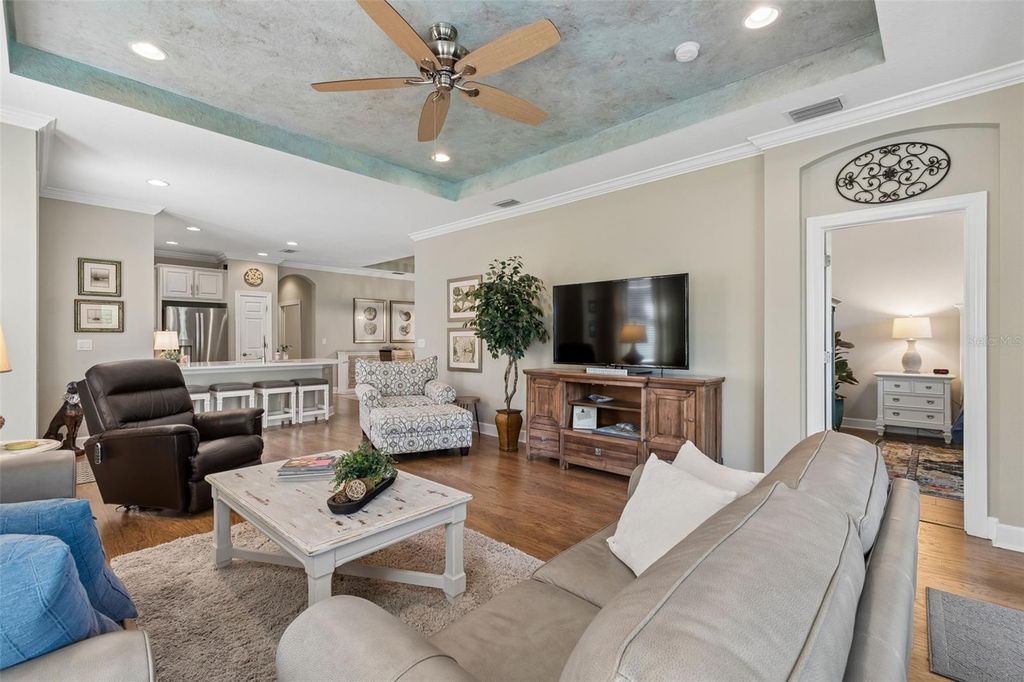 Image 11 of property listing at 5830 CAVANO DRIVE, Sarasota, FL 34231