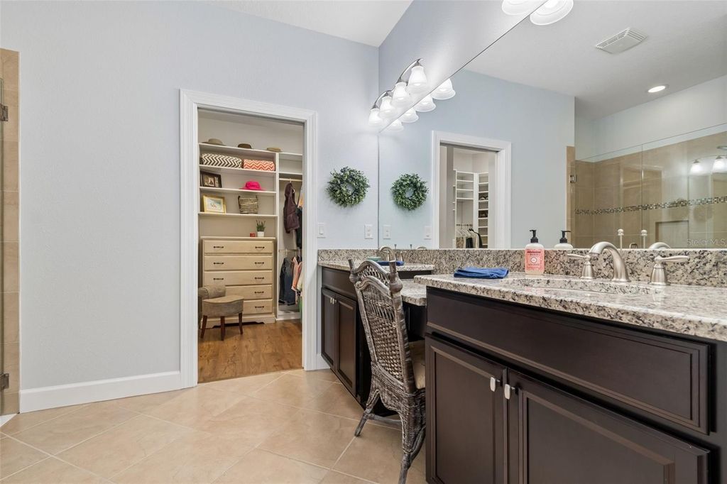 Image 15 of property listing at 5830 CAVANO DRIVE, Sarasota, FL 34231