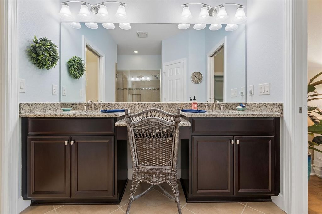 Image 17 of property listing at 5830 CAVANO DRIVE, Sarasota, FL 34231