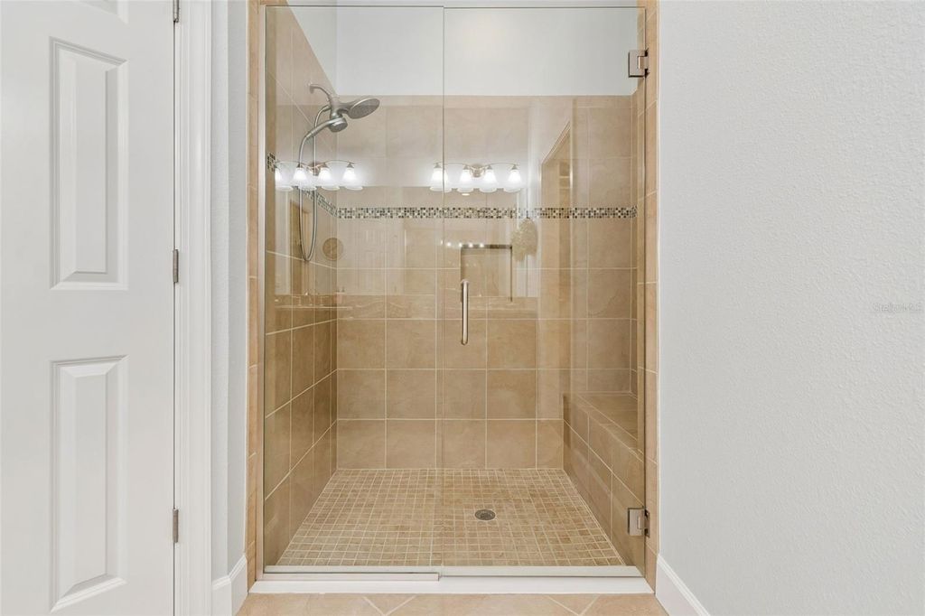 Image 18 of property listing at 5830 CAVANO DRIVE, Sarasota, FL 34231