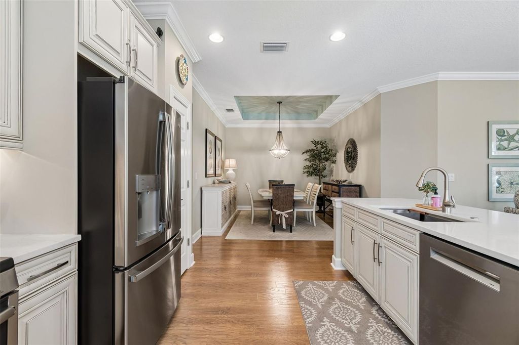 Image 29 of property listing at 5830 CAVANO DRIVE, Sarasota, FL 34231