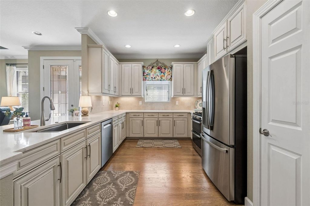 Image 30 of property listing at 5830 CAVANO DRIVE, Sarasota, FL 34231