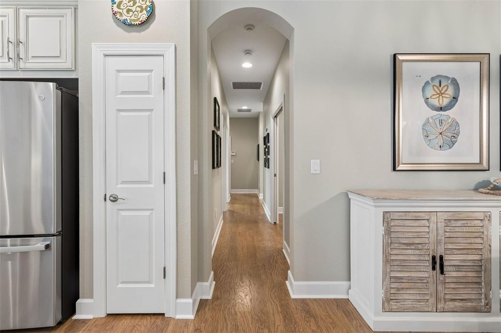 Image 34 of property listing at 5830 CAVANO DRIVE, Sarasota, FL 34231