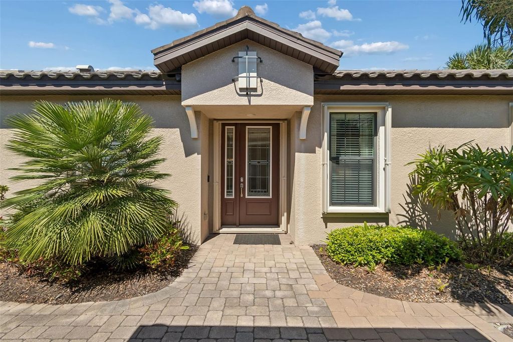 Image 5 of property listing at 5830 CAVANO DRIVE, Sarasota, FL 34231