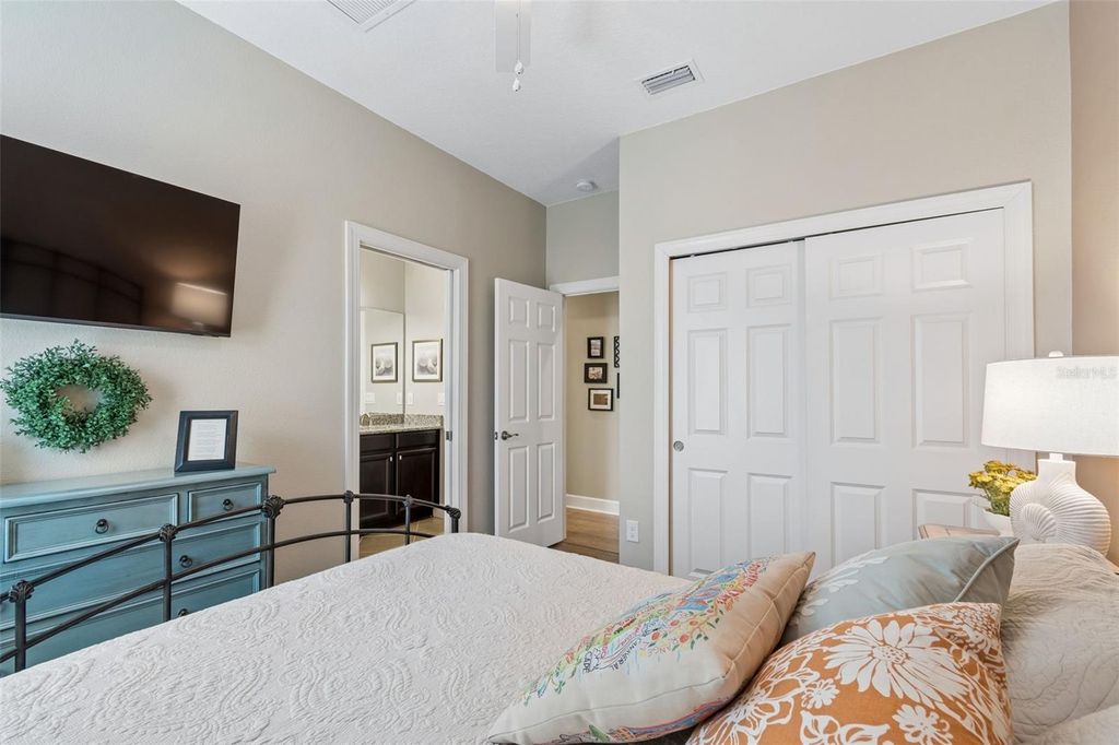 Image 45 of property listing at 5830 CAVANO DRIVE, Sarasota, FL 34231