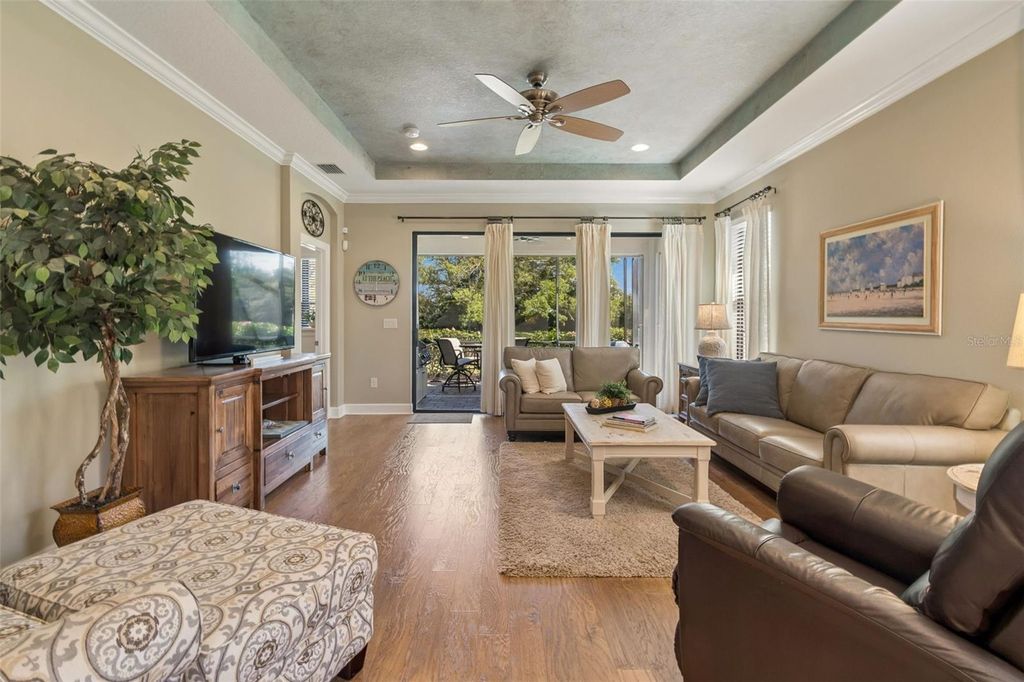 Image 10 of property listing at 5830 CAVANO DRIVE, Sarasota, FL 34231