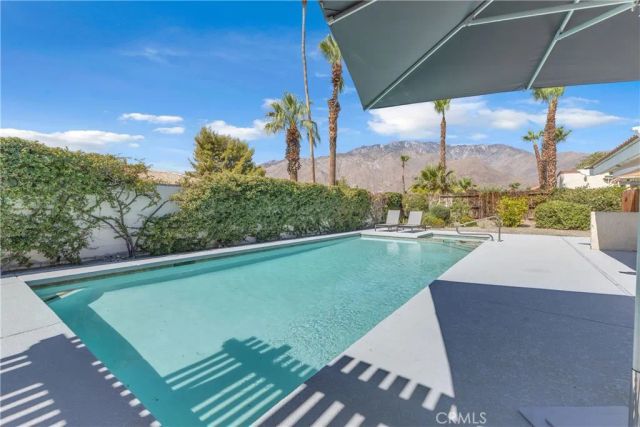 1413 Caleta Way East, Palm Springs, CA 92262