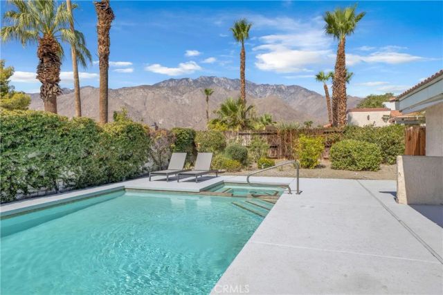1413 Caleta Way East, Palm Springs, CA 92262