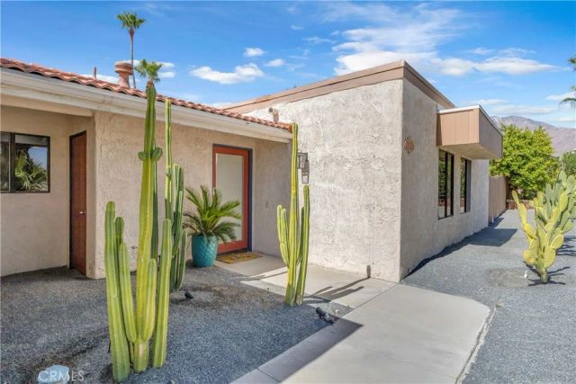 1413 Caleta Way East, Palm Springs, CA 92262