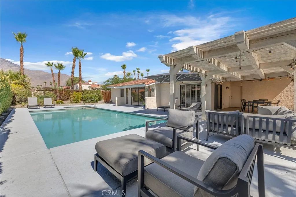 1413 Caleta Way East, Palm Springs, CA 92262