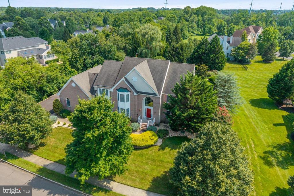 26 WOODLAND DR, Plainsboro, NJ 08536