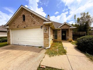 845 Claycourt Circle, Fort Worth, TX 76120