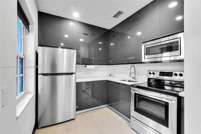 8335 E Crespi Blvd 4, Miami Beach, FL 33141