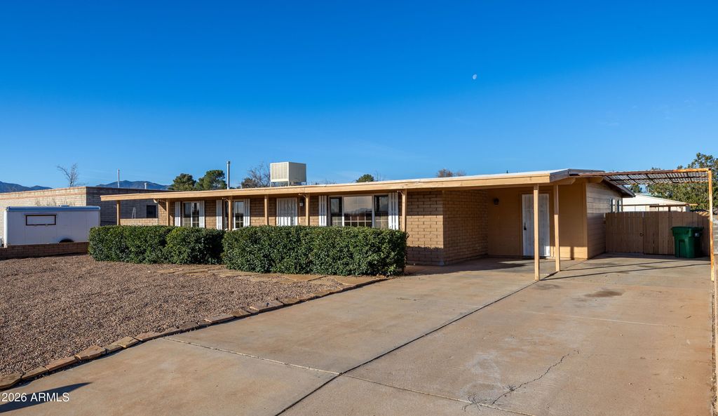209 ELGIN Street, Huachuca City, AZ 85616
