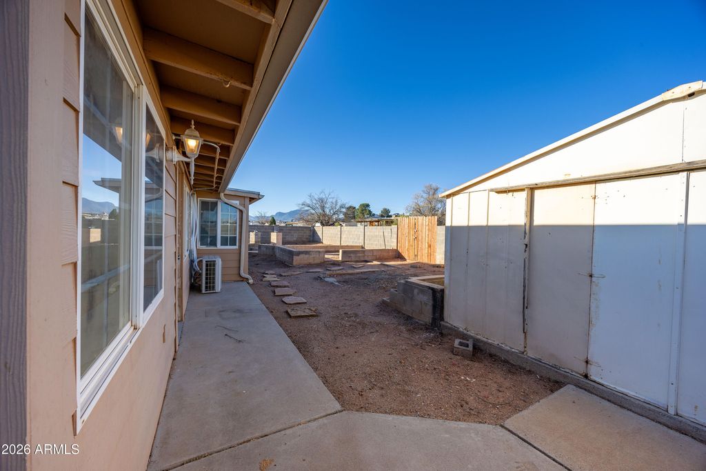 Image 5 of property listing at 209 ELGIN Street, Huachuca City, AZ 85616