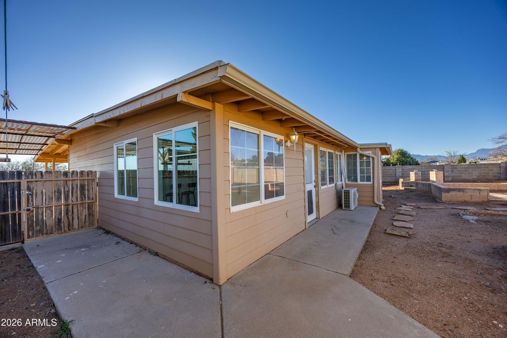 Image 6 of property listing at 209 ELGIN Street, Huachuca City, AZ 85616
