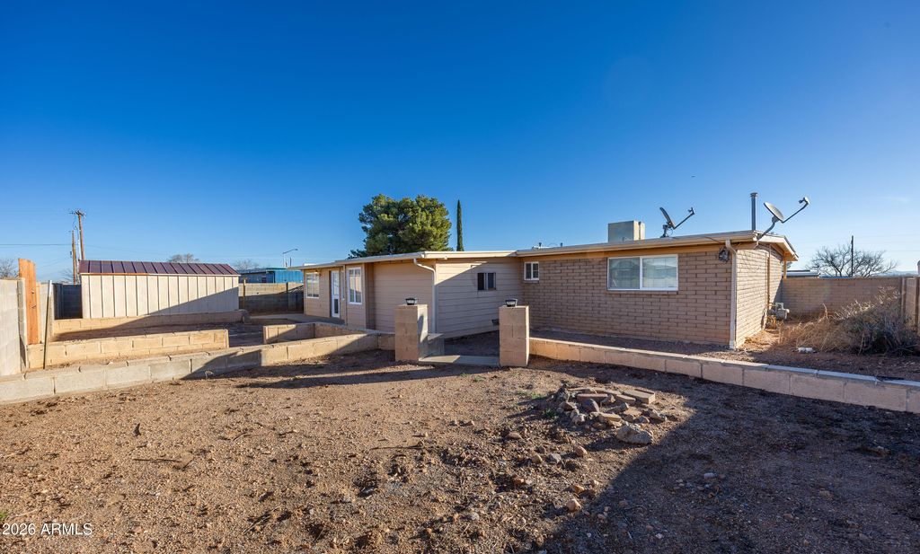Image 8 of property listing at 209 ELGIN Street, Huachuca City, AZ 85616