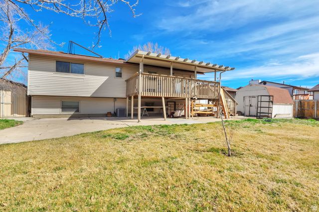 1057 N 700 W, Clinton, UT 84015