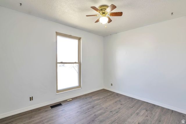 1057 N 700 W, Clinton, UT 84015