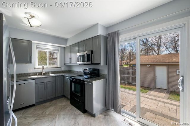 9913 Arcola Street, Livonia, MI 48150