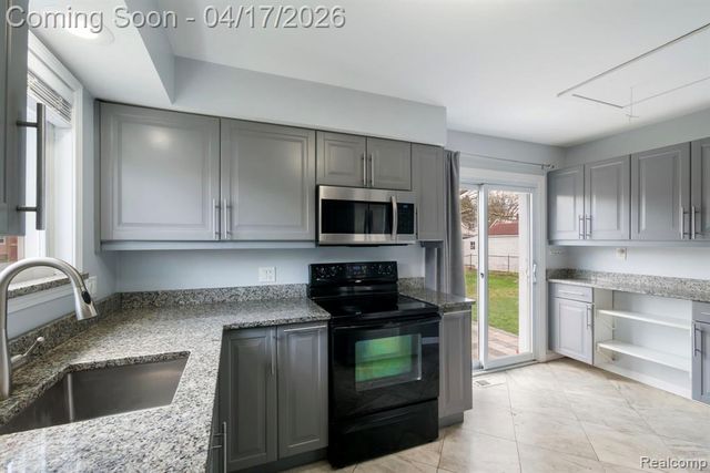 9913 Arcola Street, Livonia, MI 48150