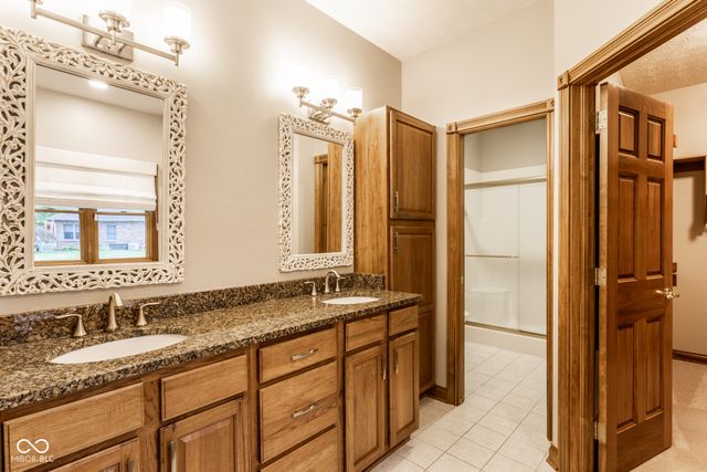 6562 English Oak Lane, Avon, IN 46123