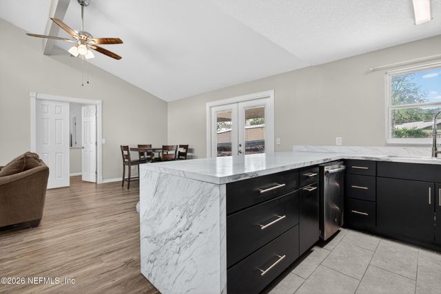 253 DEERWOOD Circle E, Middleburg, FL 32068
