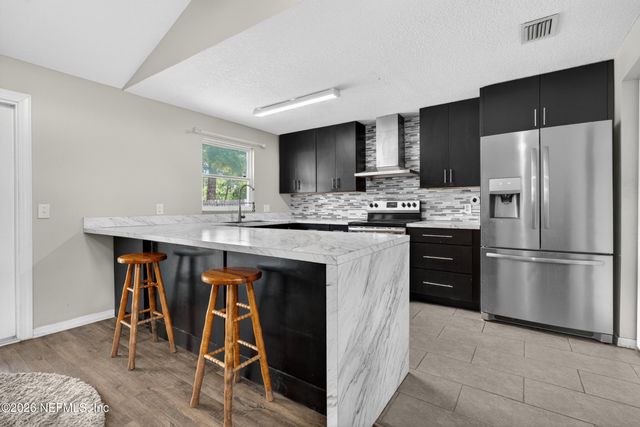 253 DEERWOOD Circle E, Middleburg, FL 32068