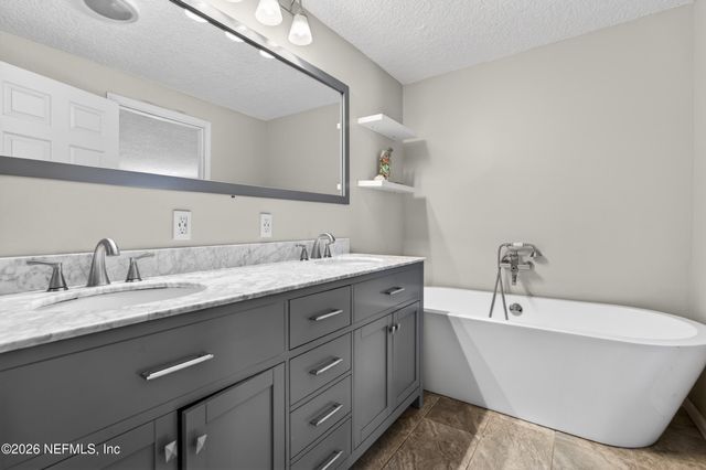 253 DEERWOOD Circle E, Middleburg, FL 32068