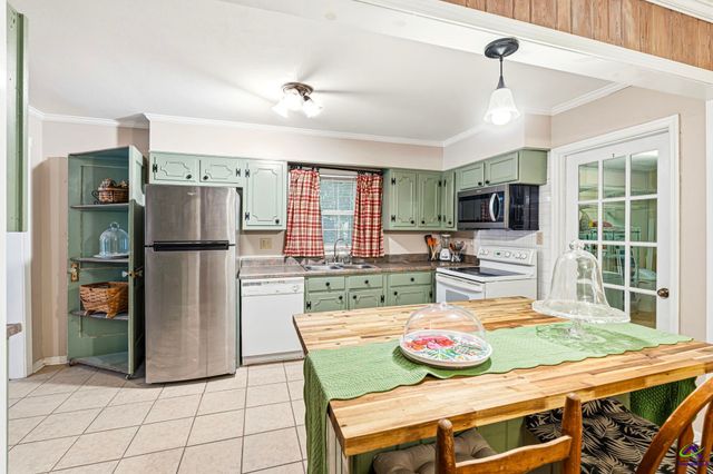 732 Valley Trail, Macon, GA 31204