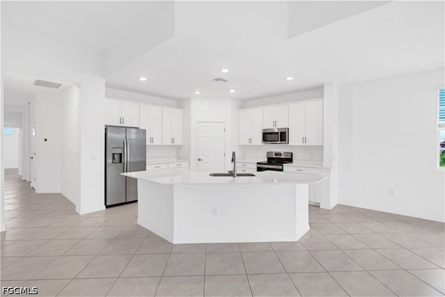 12061 Santaluz DR 201, Fort Myers, FL 33913