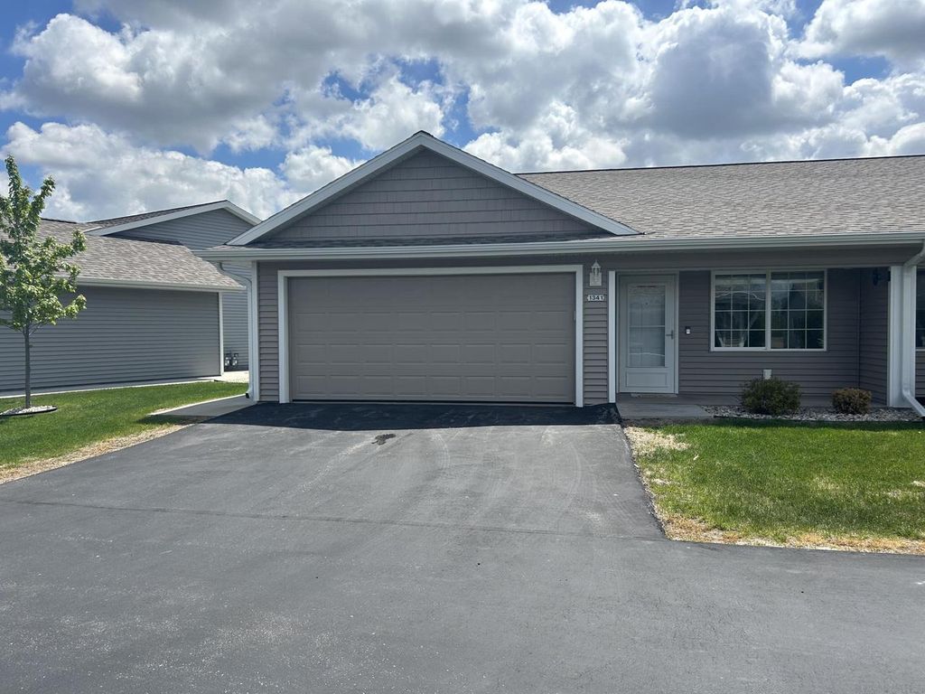 1341 S Wilson AVENUE #10-4, Hartford, WI 53027