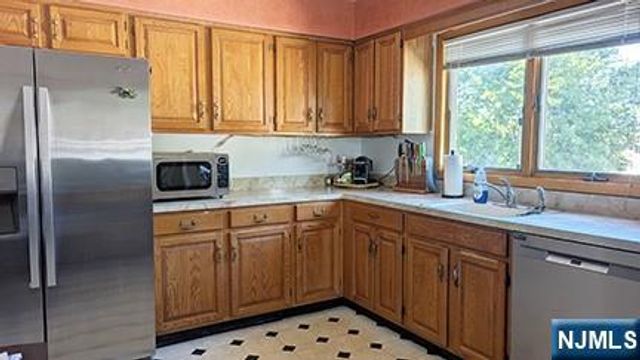 33 William Street, Wallington, NJ 07057