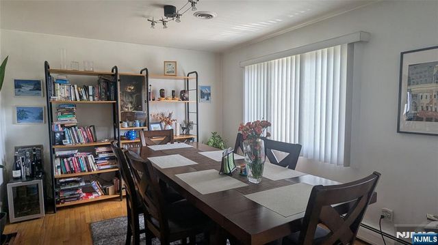 33 William Street, Wallington, NJ 07057