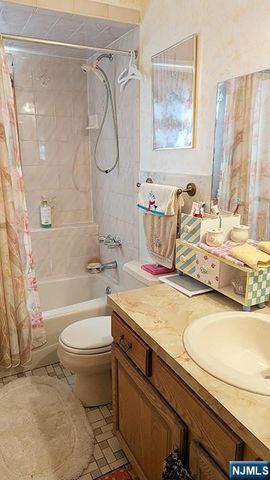 33 William Street, Wallington, NJ 07057