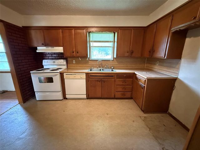 801 Lotus Avenue, Midwest City, OK 73130