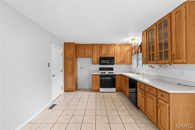 2303 Broken Horse Lane, St Louis, MO 63129