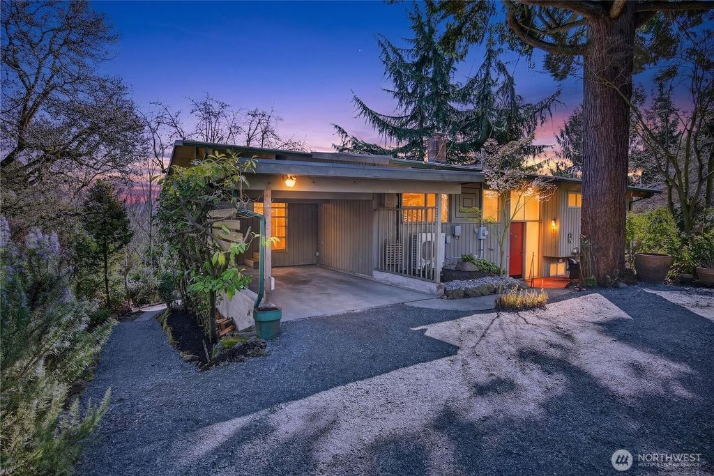 3921 25th Avenue S, Seattle, WA 98108