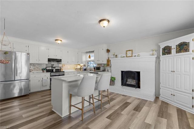 1941 Lockard AVE, Chesapeake, VA 23320
