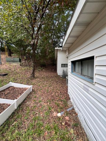 16 Temple Lane, Branson West, MO 65737