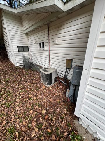 16 Temple Lane, Branson West, MO 65737